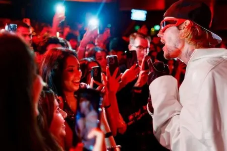 Castin Biber də bu toyda - oxudu