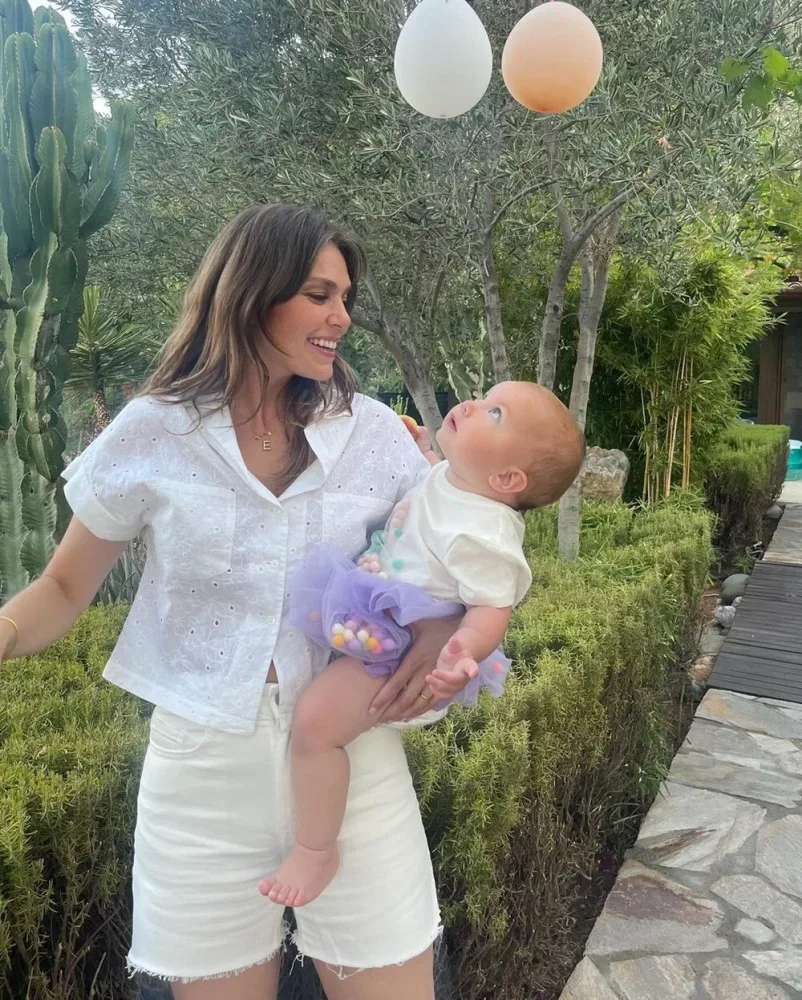 Aslı Enverin qızı 1 yaşında - FOTO