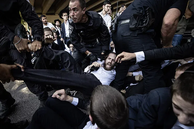 İsraildə böyüyən fay xətti: - Haredim