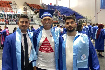 75 yaşında universiteti bitirdi
