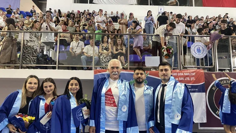 75 yaşında universiteti bitirdi