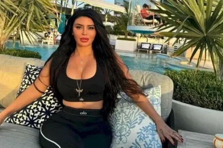 Qadınların bir qadın, bir də kişi sevgilisi olmalıdır - Müğənnidən şok sözlər