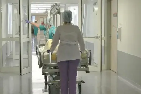 Azərbaycanda DƏHŞƏT! Qadının ağzına qaynar su töküb, - videosunu çəkdi
