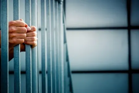 Kütləvi həbsxana qaçışı: - Komendant saatı elan edildi