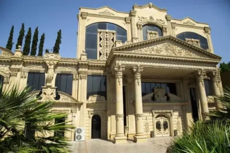 Zeynal Usubov məşhur restoranda BIÇAQLANDI