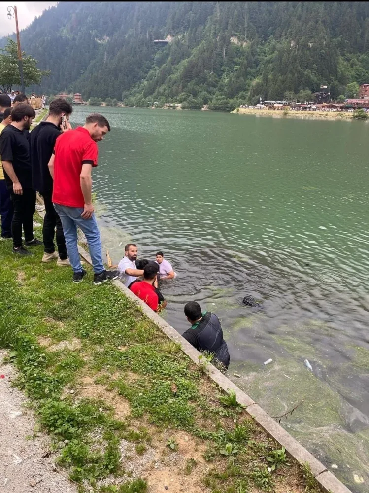Ərəb turistlər gölə düşdülər - FOTO