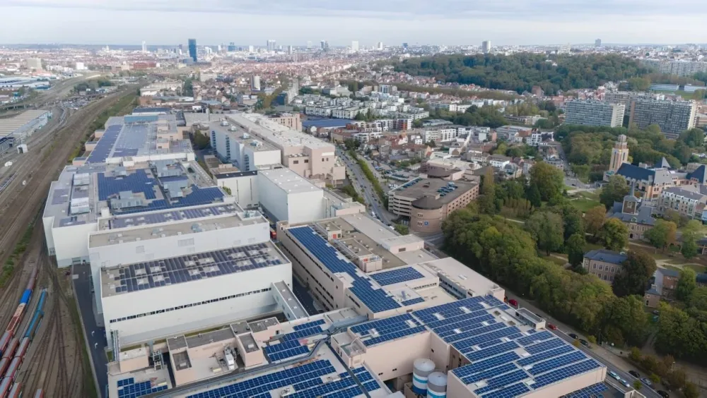 "Audi" zavodunu bağlayır - SƏBƏB