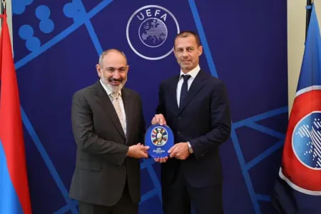 Paşinyan final matçı üçün Berlinə getdi