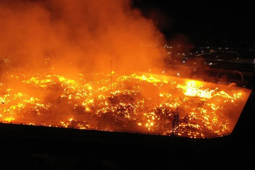 Fabrikdə yanğın: - 4 gündür söndürə bilmirlər