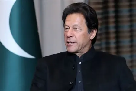 Pakistan onun partiyasını qadağan etdi