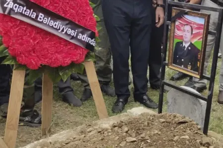 Kəlbəcərdə uçqun altında qalaraq həlak olan hərbçi dəfn edildi