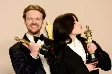 Billi Ayliş uşaqlara nağıl oxuyacaq