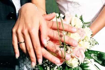 Tanınmış aktrisa nişanlandı
