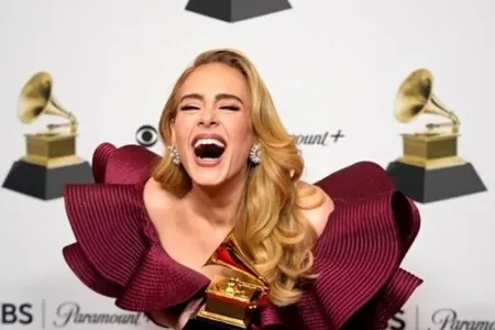 Qremmi mükafatlı müğənni musiqiyə ara verir