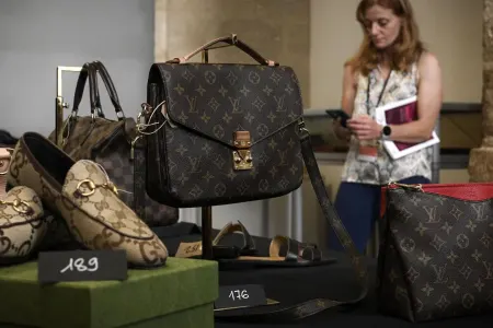 Lüks markaların səhmləri kəskin - ucuzlaşdı