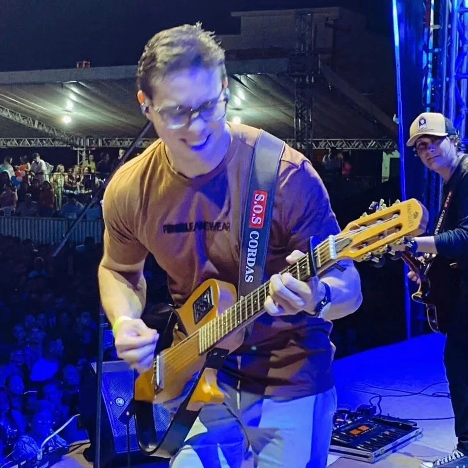 Müğənni səhnədə öldü