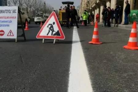İki küçədə nəqliyyatın hərəkəti məhdudlaşdırıldı