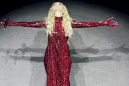 “Qapalı geyindim, amma yenə seksualam“ - VİDEO