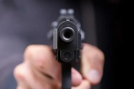 Ermənistanda İraq vətəndaşı özünü və iki polisi - güllələdi