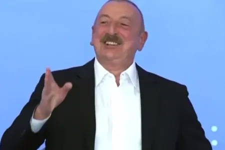 Prezidenti güldürən həmin təqdimat - Video