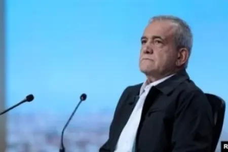 Pezeşkian parlamentin plenar iclasına qatıldı