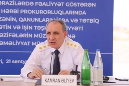 Baş prokuror jurnalistləri təbrik etdi