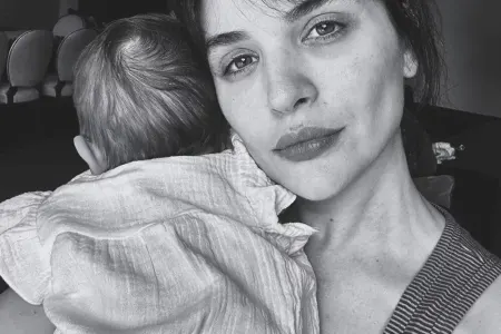 Qonca Vuslateridən qızı ilə - foto