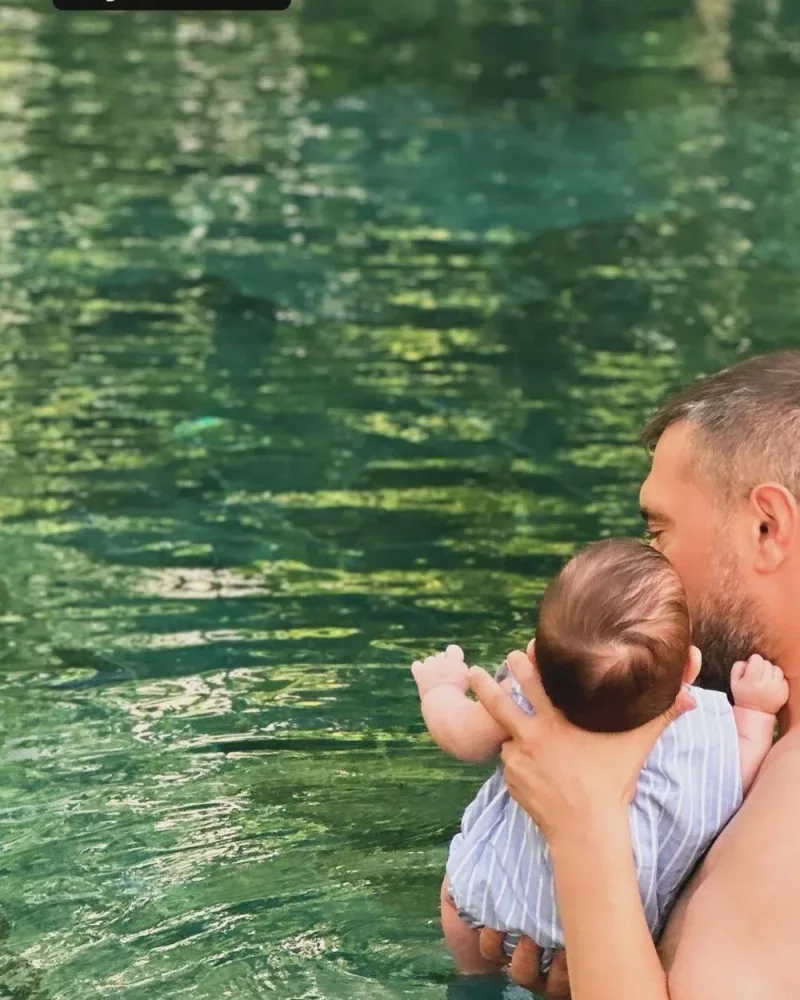 Qonca Vuslateridən qızı ilə - foto