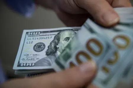 Dollar ucuzlaşmağa başladı