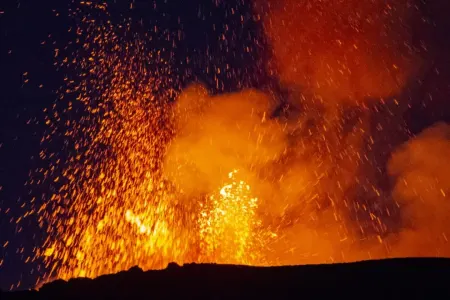 Etna dağı kül və lava püskürdü