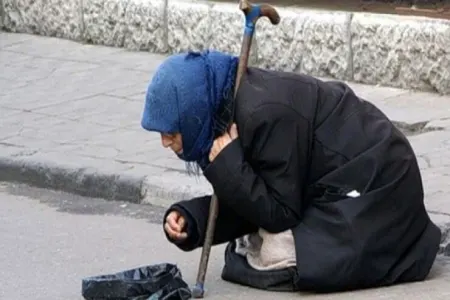 Dilənçinin bankdakı pulları görənləri - ŞOKA SALDI - FOTO