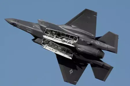 Yunanıstan F-35 qırıcı təyyarəsi aldı