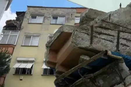 4 mərtəbəli binanın - DAMI UÇDU