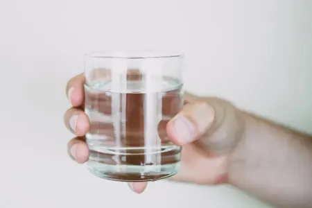 Az su içmək böyrək daşı riskini artırır
