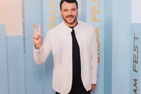 Emin “DreamFest”də hamilə qalanlara ev verəcək