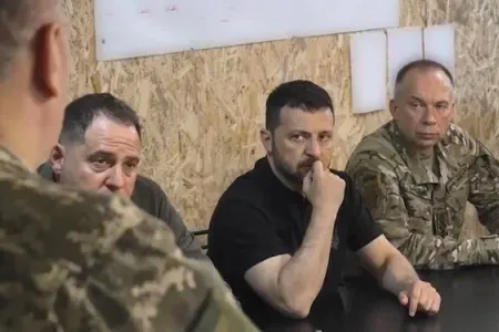 Zelenski Xarkovdakı komanda mərkəzinə baş çəkdi
