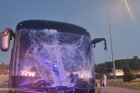 Avtobus baryerə çırpıldı: - Yaralılar var
