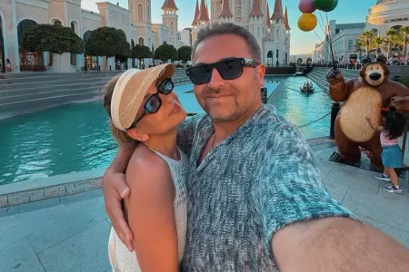 İlkin Həsəni həyat yoldaşı və qızıyla Antalyada... - Foto