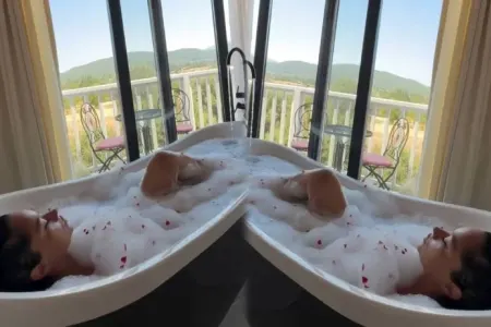 Xatirənin vannadan görüntüsü tənqid olundu - VİDEO