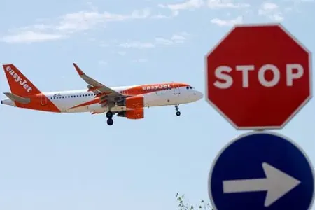 Sərnişin təyyarəsinin pilotu havada huşunu itirdi