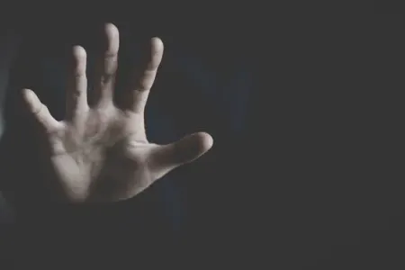 Qızlarına təcavüz edib, - hamilə qoyan ata..