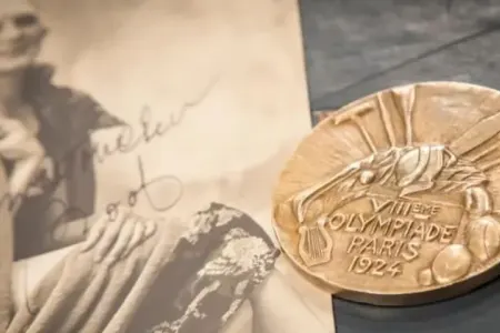 Lazımsız əşyalar arasında nənəsinin çox bahalı - Olimpiya medalını tapdı