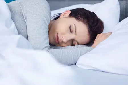 İşıqları yandırıb yatmaq sağlamlığınızı korlaya bilər