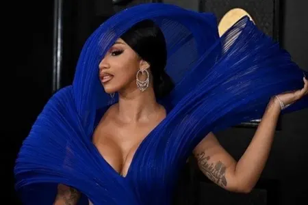 Məşhur müğənni yenə - hamilədir