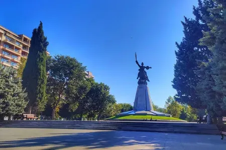 Bakıda parkda uşağı “tok” vurdu