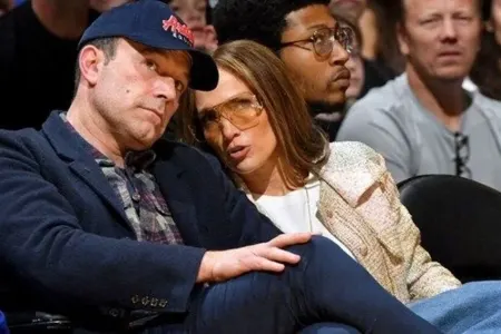 Cennifer Lopez nikah üzüyünü - çıxardı - SƏBƏB