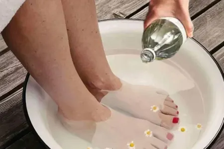 Ayaqları sirkəli suda saxlamağın - FAYDALARI