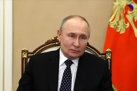 Rusiya vuruldu: - Putin TƏCİLİ hökumət üzvlərini toplayır