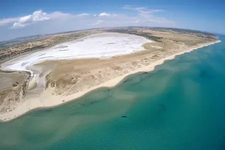 Həddindən artıq istidən “duzlu göl” əmələ gəldi - FOTO