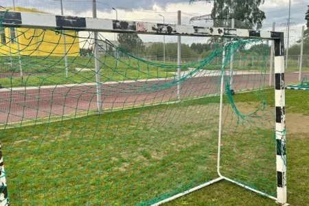 Futbol topundan xəsarət aldı